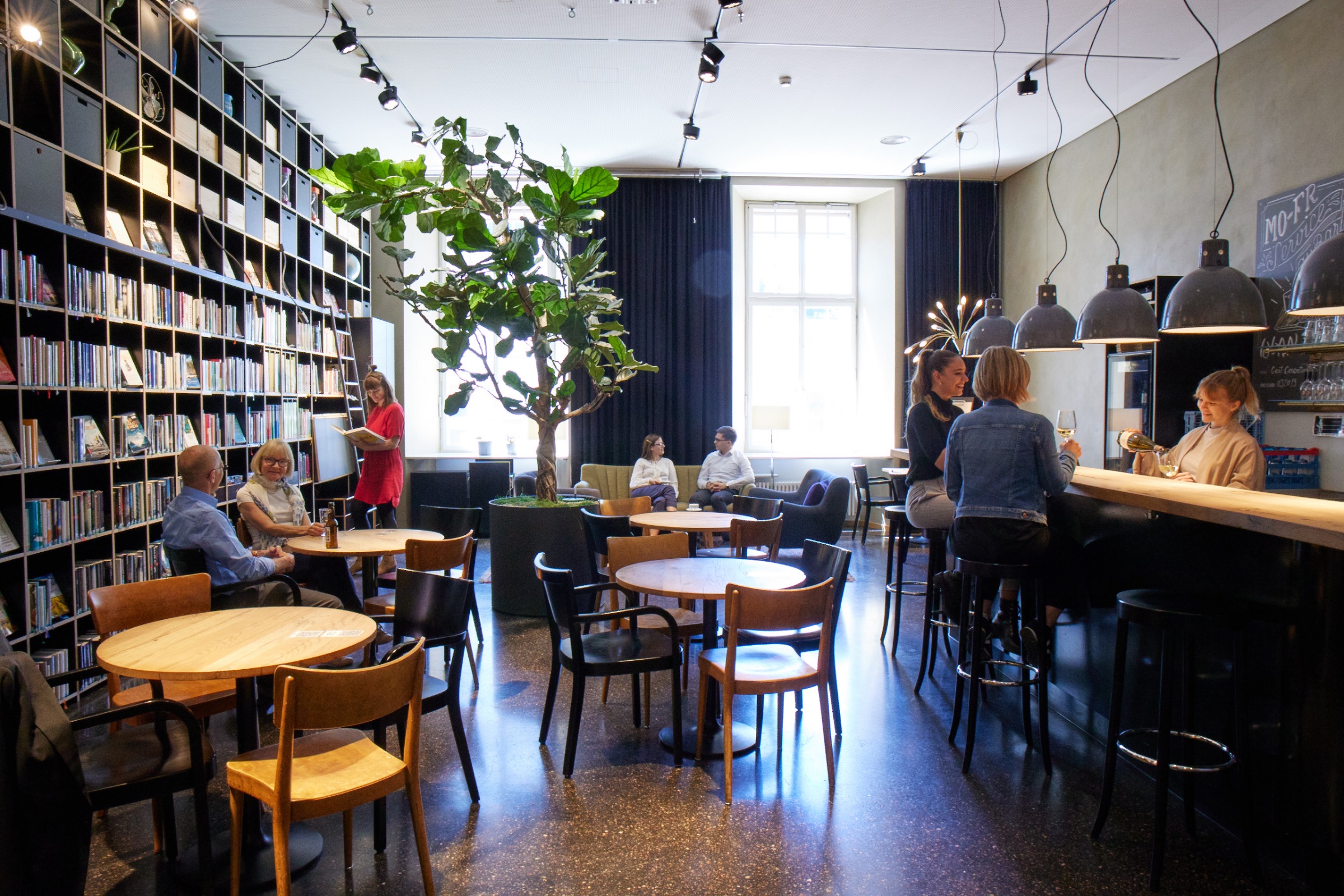 Die Cafébar im Berner Generationenhaus.
